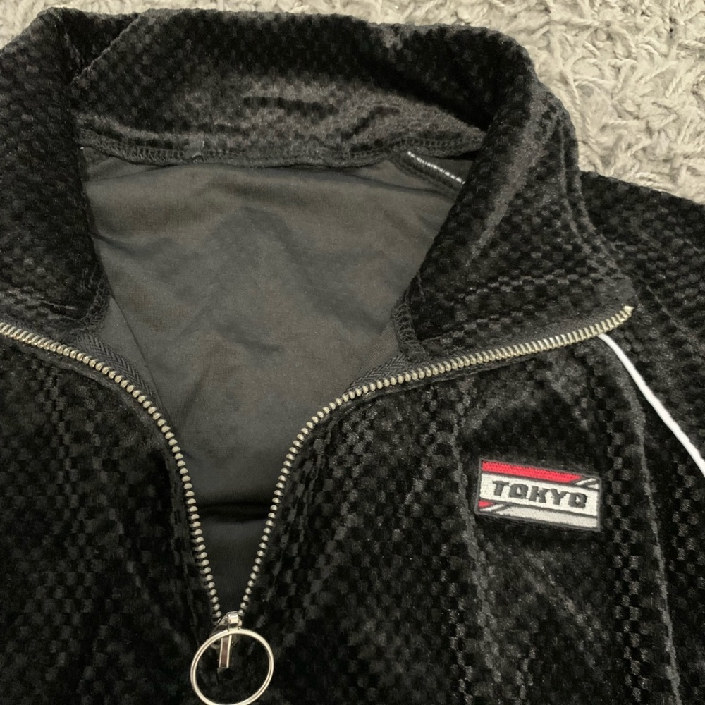 Adorable velour cropped & high waisted track suit - Picture 10 of 12